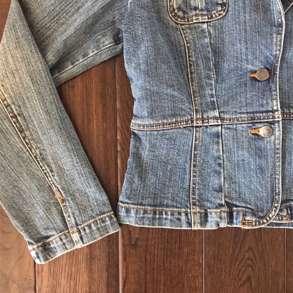 Apt 9 jean jacket slimming two button closure - Picture 2 of 6